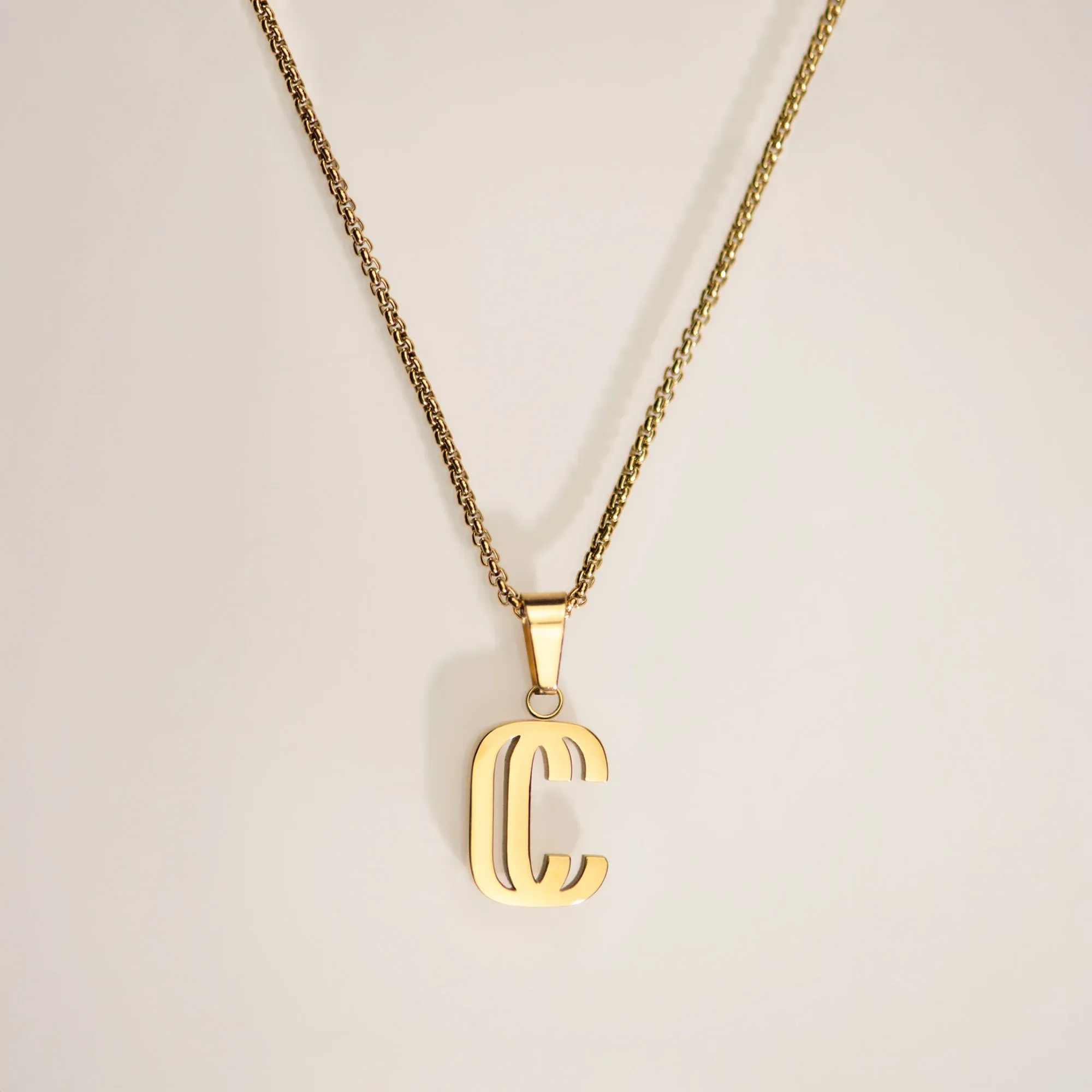 Pendentif C de Cruval, maille jaseron, doré