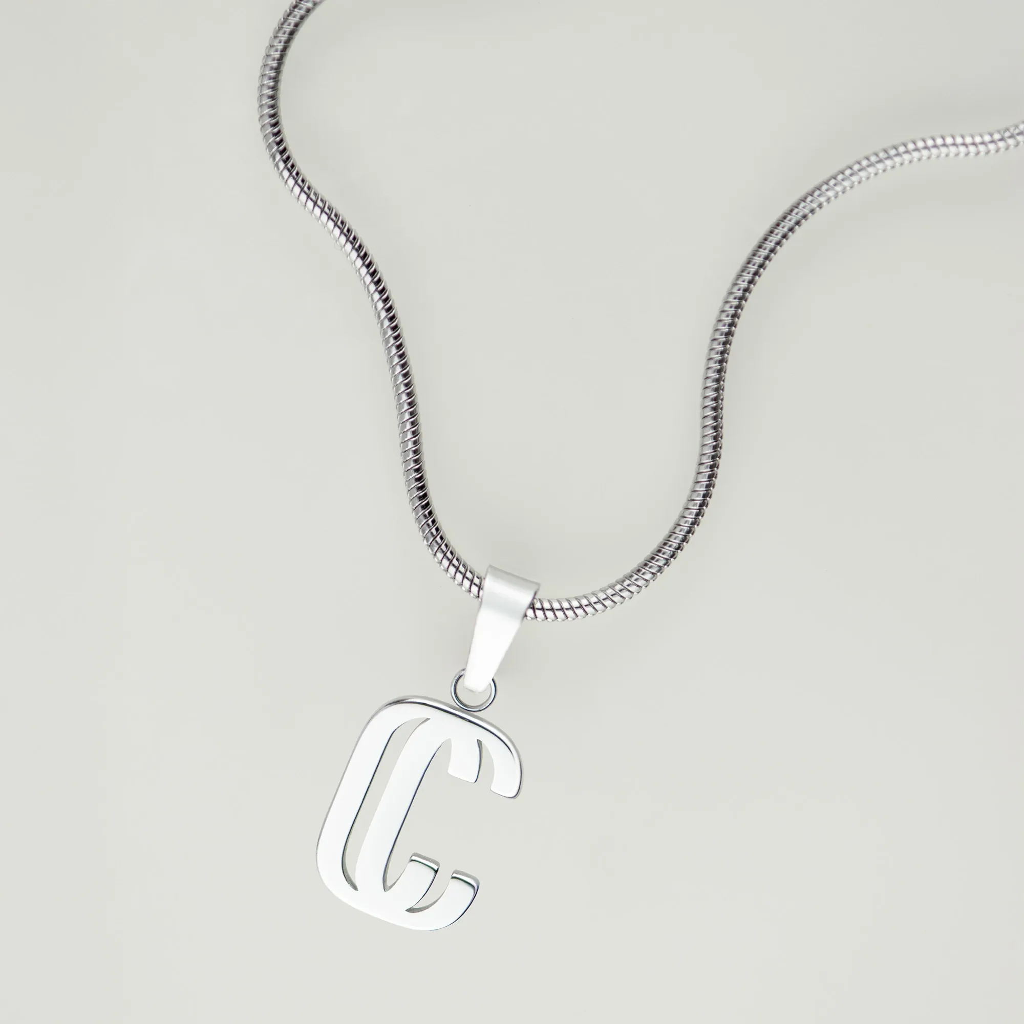 Pendentif C de Cruval, maille serpent, argenté — 2