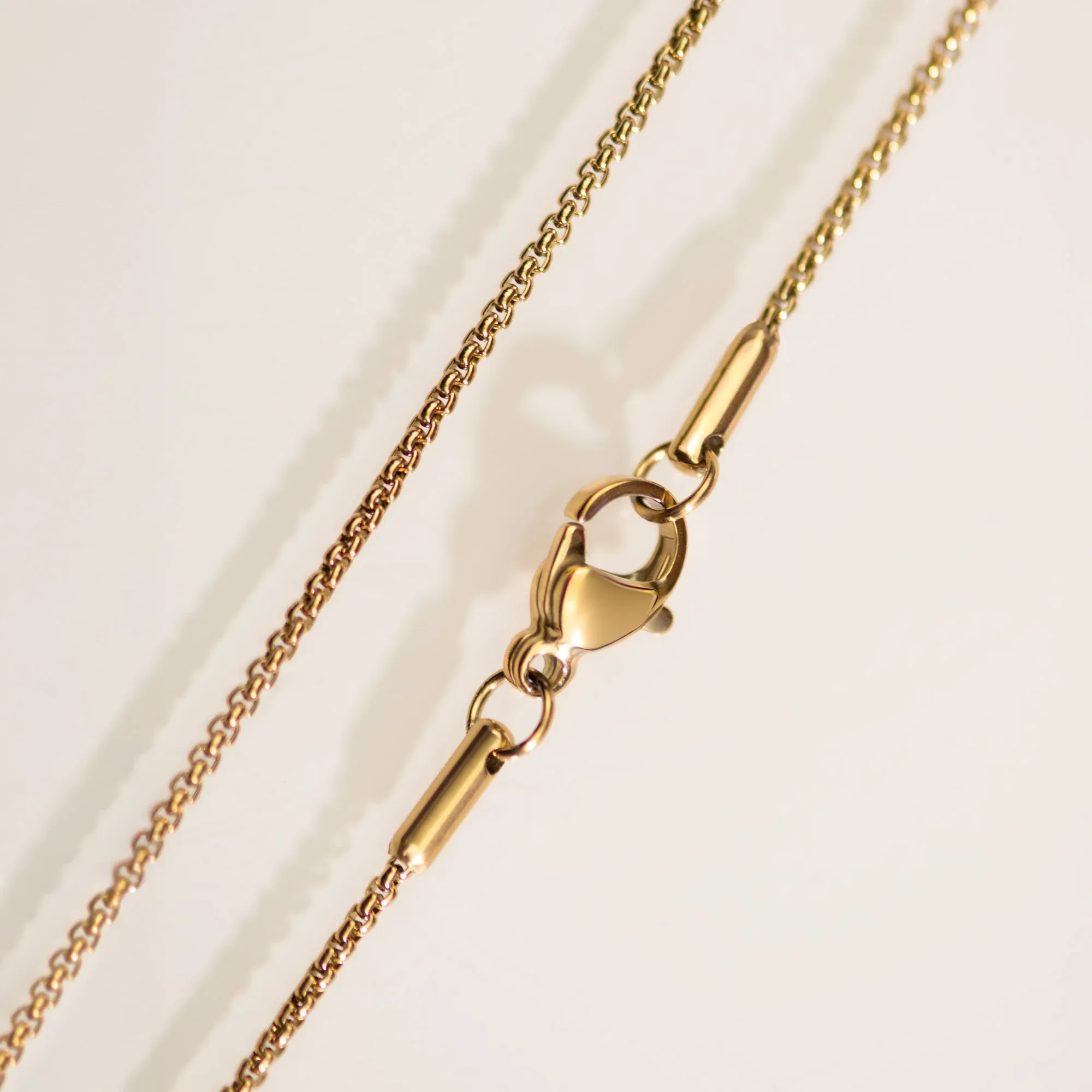 Pendentif C de Cruval, maille jaseron, doré — 3