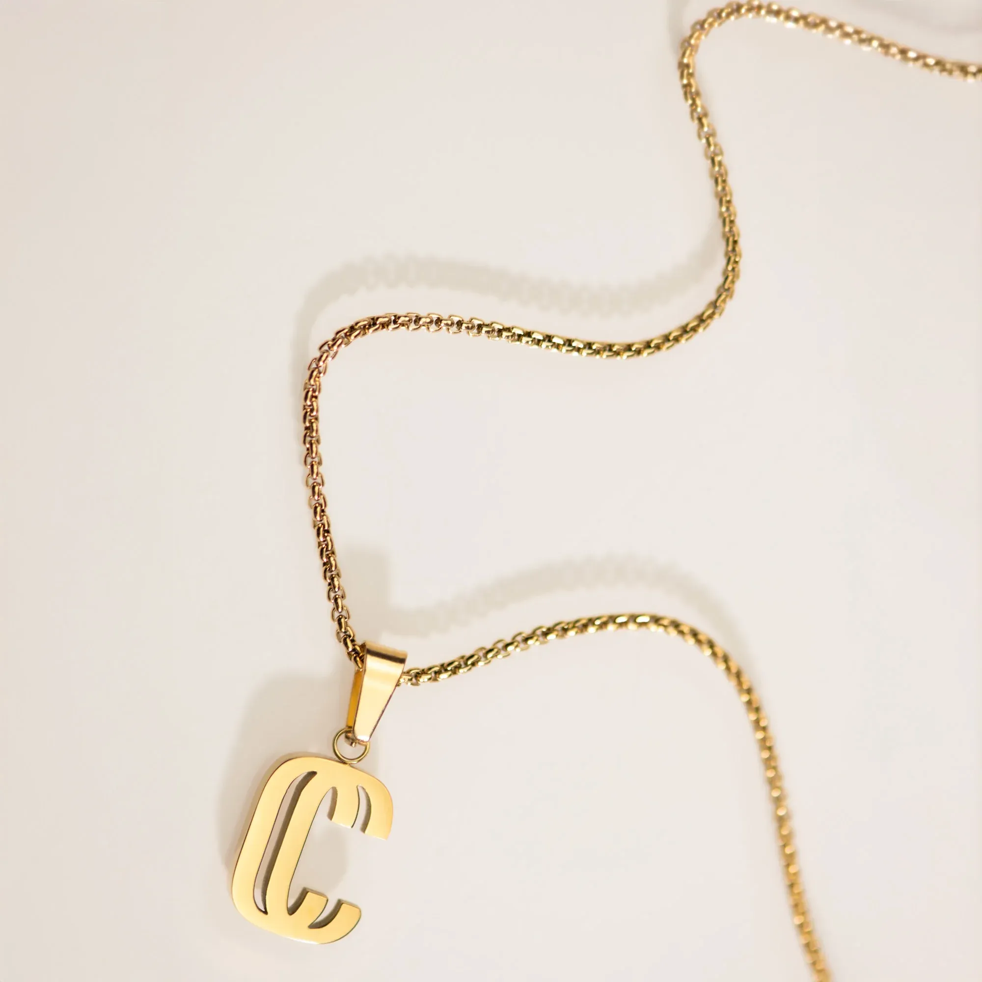 Pendentif C de Cruval, maille jaseron, doré — 2